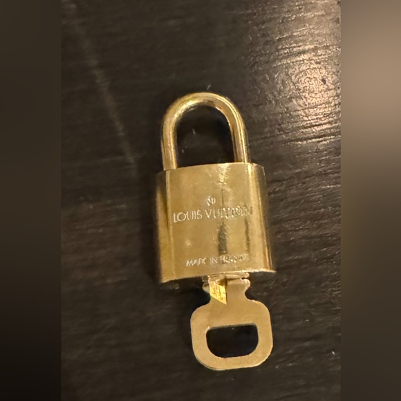 Authentic Louis Vuitton #318 Lock and Key - Picture 7 of 8